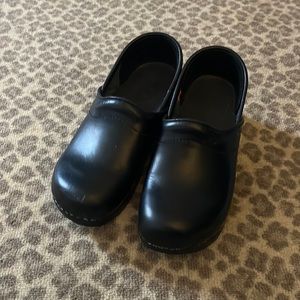 Sanita kids sz 33/34 or 2/3